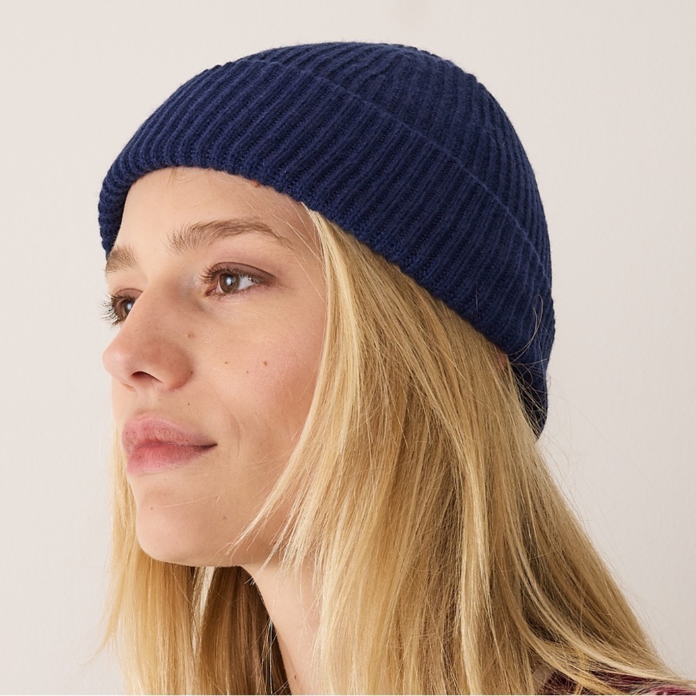 The Loop Cashmere Beanie In Midnight Blue NEW